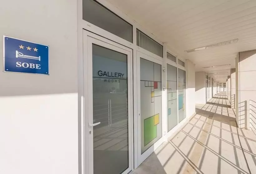 پانسیون Gallery Rooms With Parking