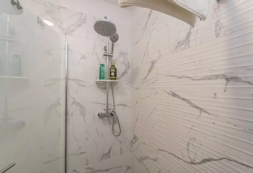 پانسیون Gallery Rooms With Parking