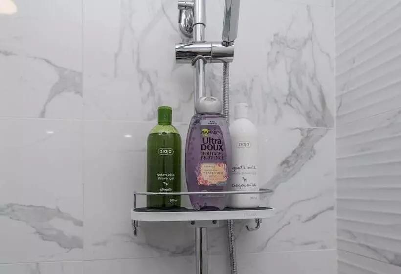 پانسیون Gallery Rooms With Parking