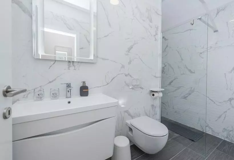 پانسیون Gallery Rooms With Parking