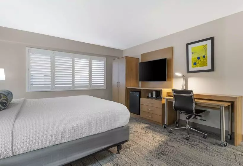 هتل Best Western Red Coach Inn