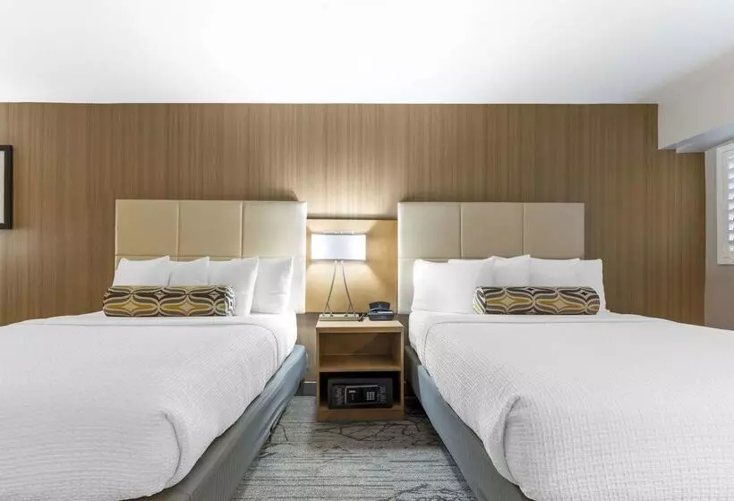 هتل Best Western Red Coach Inn