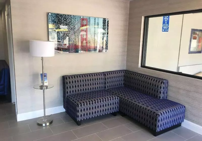 هتل Best Western Red Coach Inn