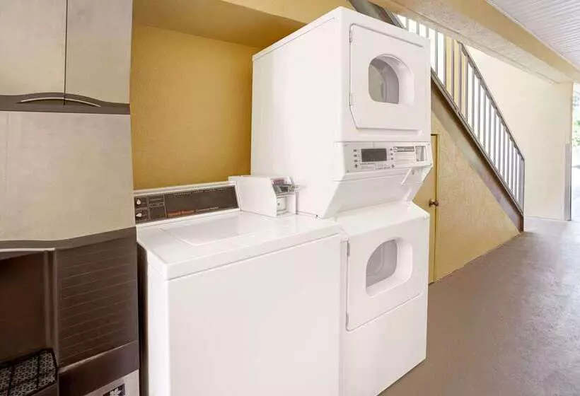 호텔 Days Inn By Wyndham Acworth