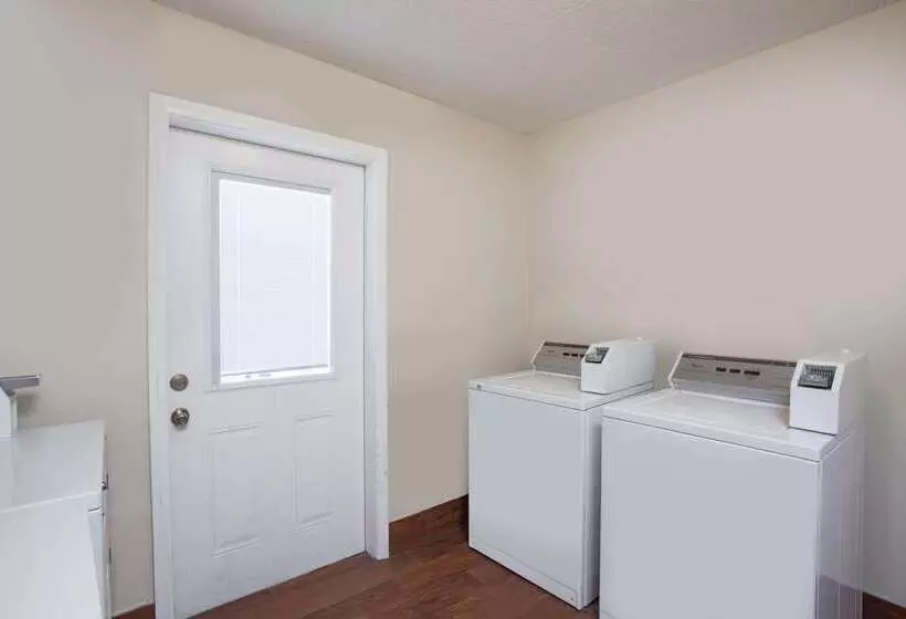 هتل Days Inn By Wyndham Anaheim Near The Park