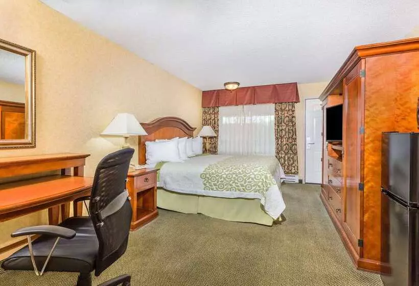 هتل Days Inn By Wyndham Klamath Falls