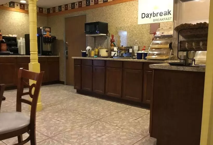 호텔 Days Inn By Wyndham Lake Village