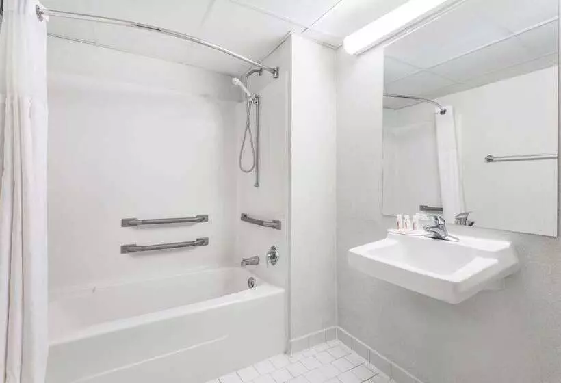 בית מלון כפרי Days Inn By Wyndham Royston