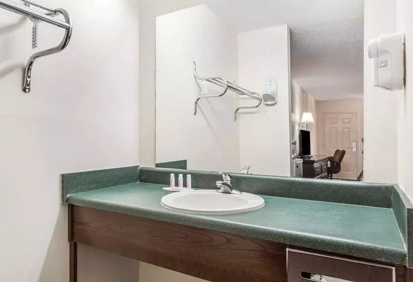 בית מלון כפרי Days Inn By Wyndham Royston