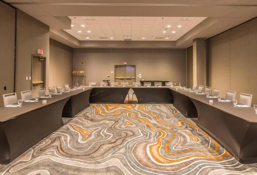 Delta Hotels By Marriott Fargo