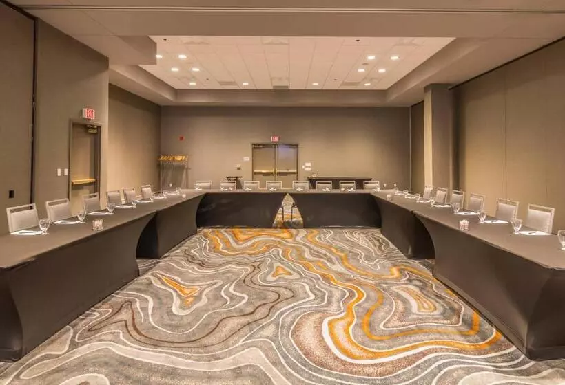 Delta Hotels By Marriott Fargo