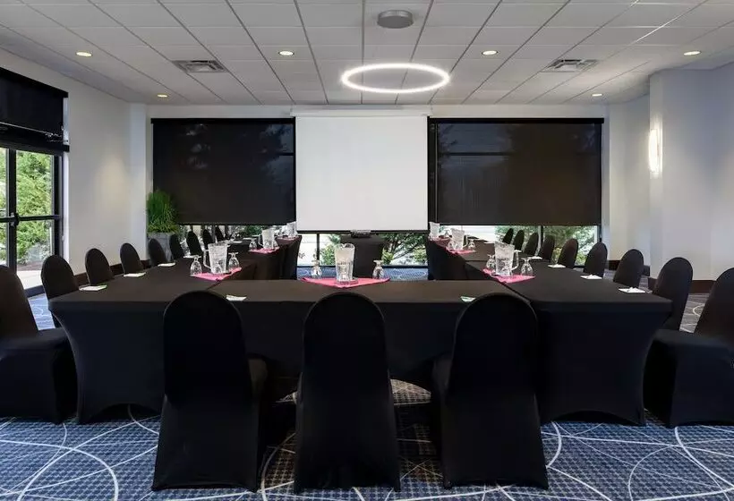 فندق Holiday Inn And Suites Charleston West, An Ihg