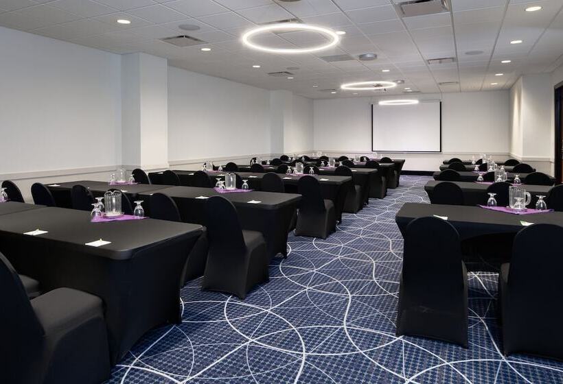 هتل Holiday Inn And Suites Charleston West, An Ihg