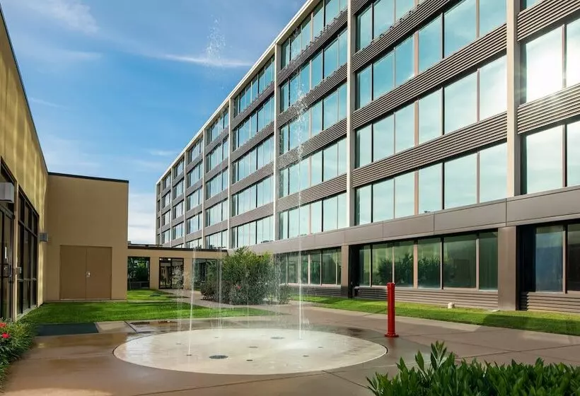 فندق Holiday Inn And Suites Charleston West, An Ihg