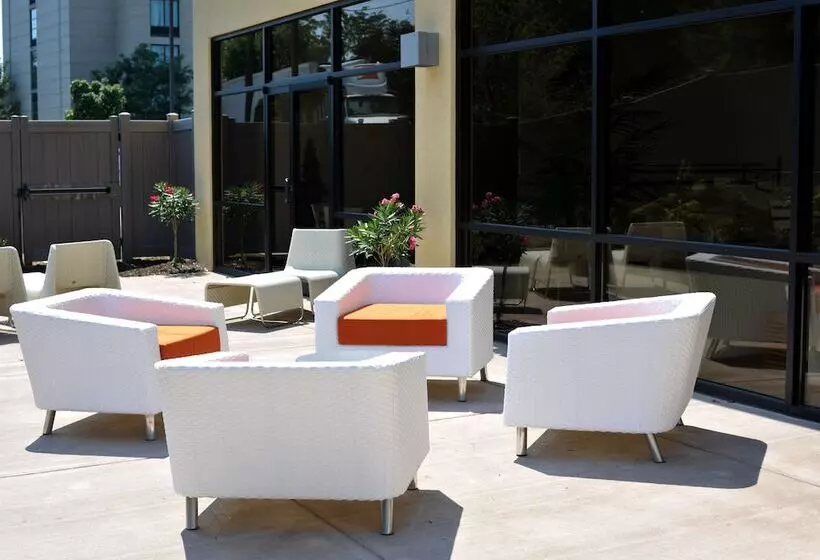 فندق Holiday Inn And Suites Charleston West, An Ihg