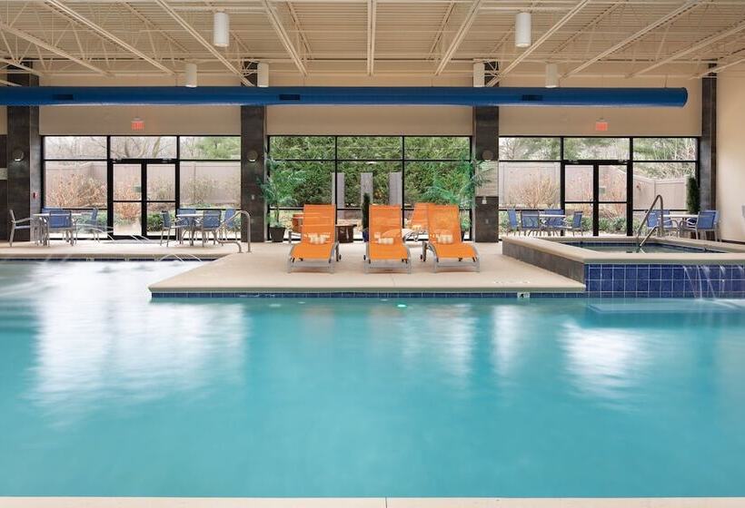 هتل Holiday Inn And Suites Charleston West, An Ihg