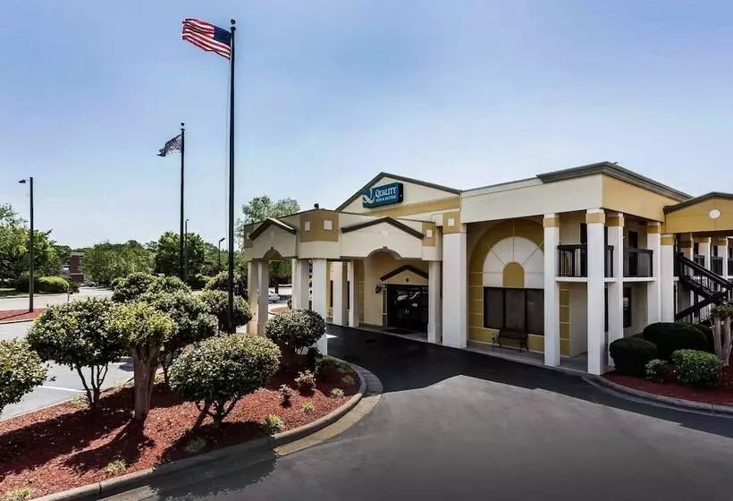 ホテル Quality Inn & Suites Mooresvillelake Norman