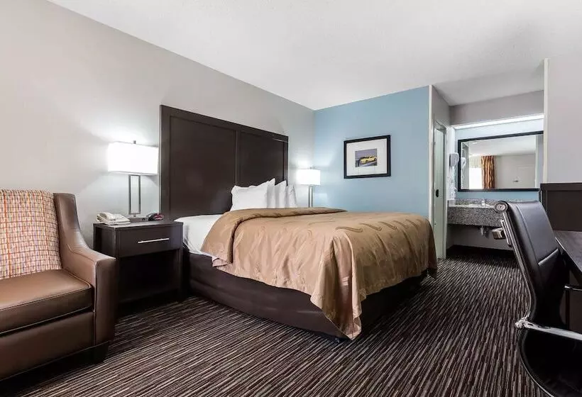 ホテル Quality Inn & Suites Mooresvillelake Norman