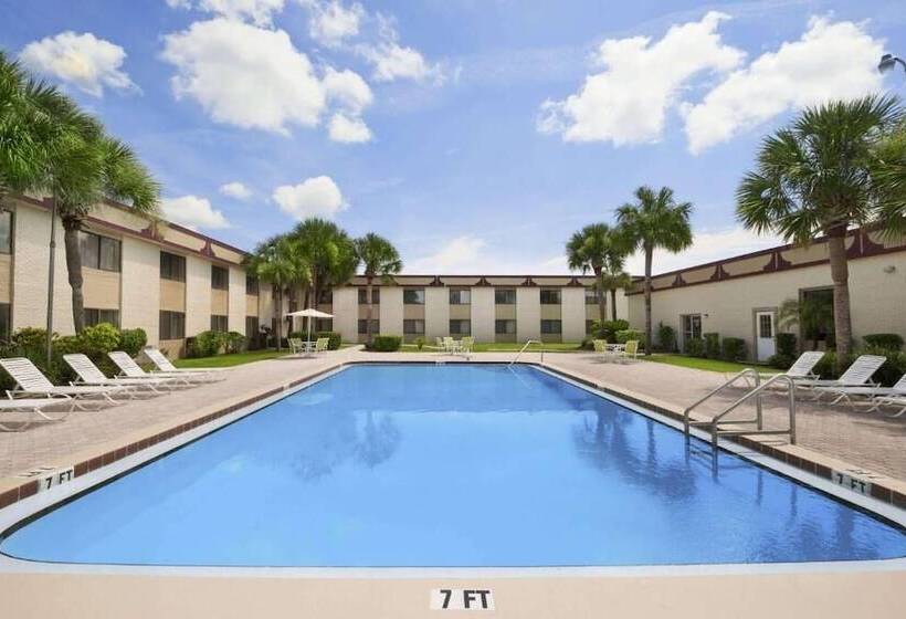 Space Coast Hotel  Titusville/kennedy Space Center