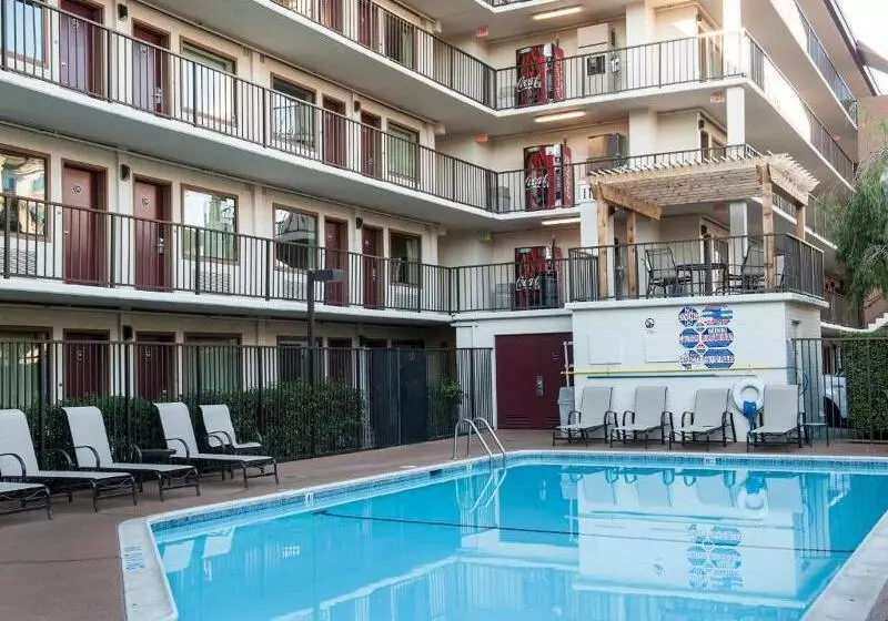 ホテル Red Roof Inn Plus+ San Francisco Airport