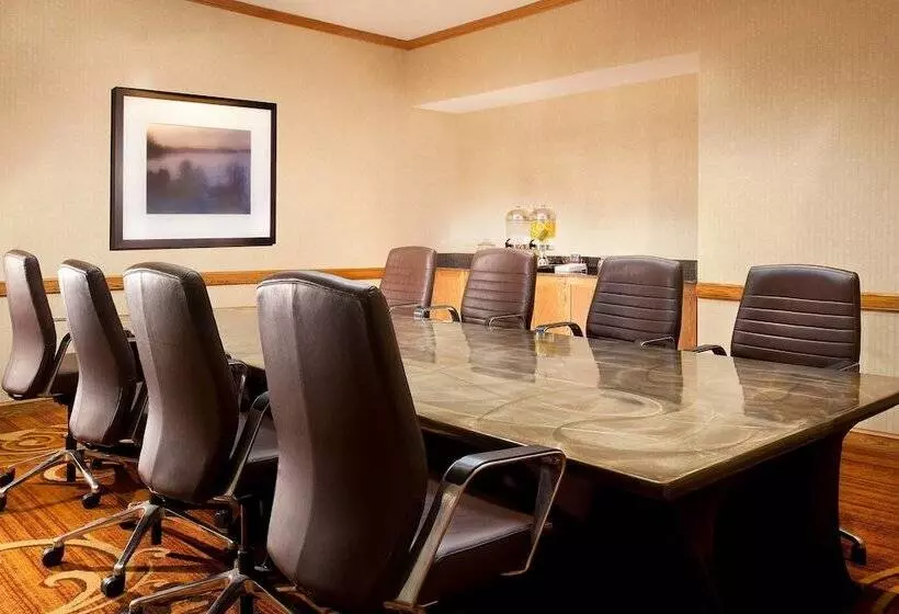 ホテル Sheraton Minneapolis West