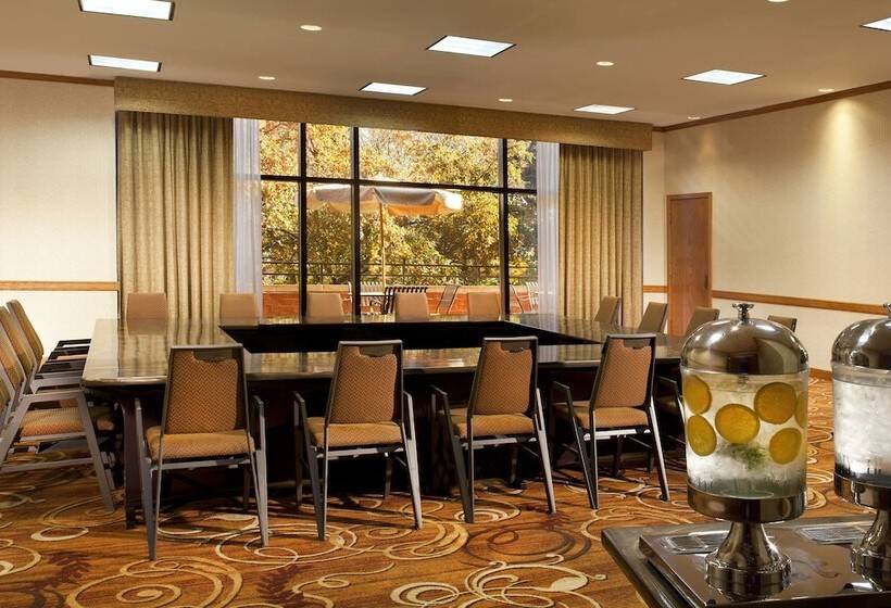 호텔 Sheraton Minneapolis West