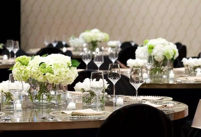 ホテル Sheraton Minneapolis West