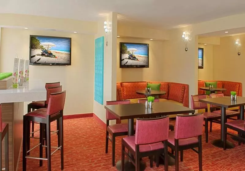 리조트 Courtyard By Marriott Key Largo