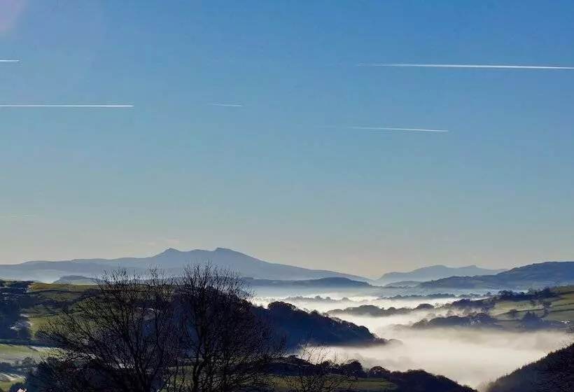 Bryn Eithin Cottage Far From The Madding Crowd