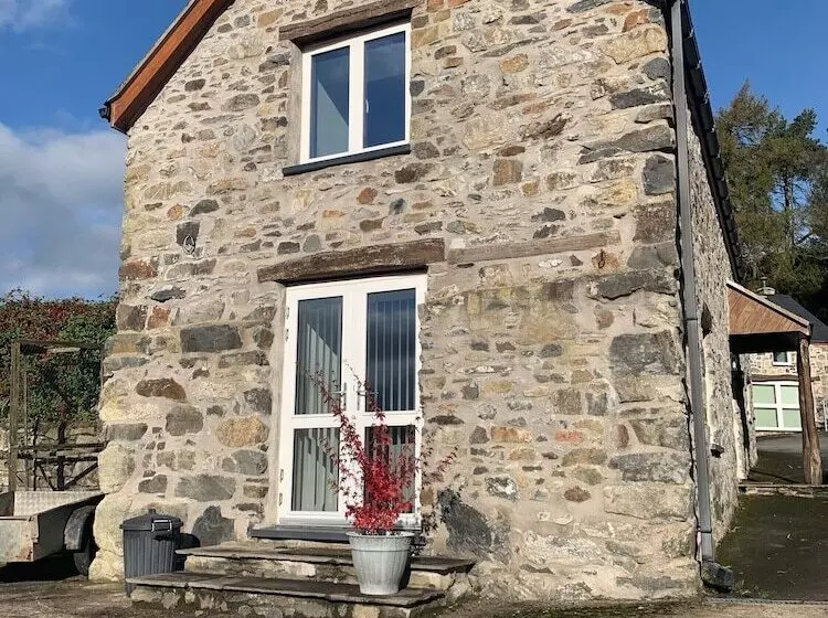 Bryn Eithin Cottage Far From The Madding Crowd