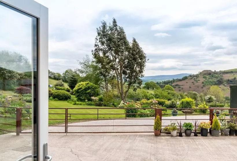 Bryn Eithin Cottage Far From The Madding Crowd