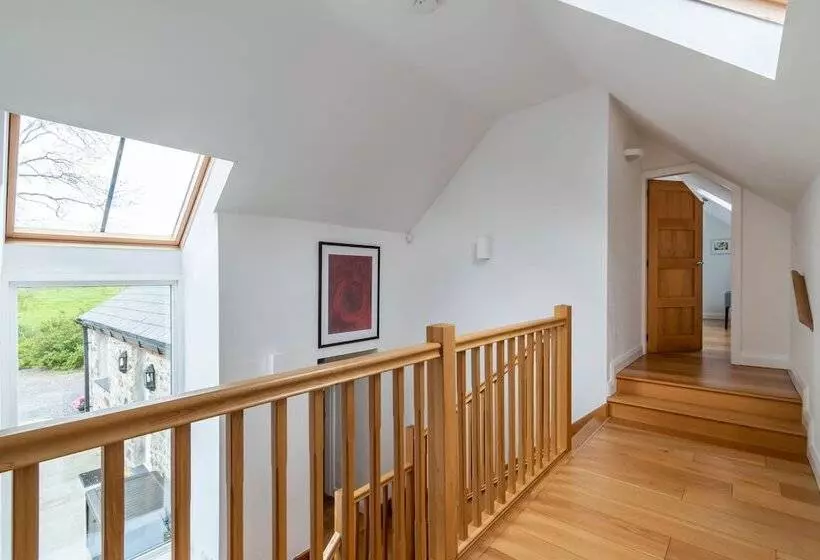 Bryn Eithin Cottage Far From The Madding Crowd