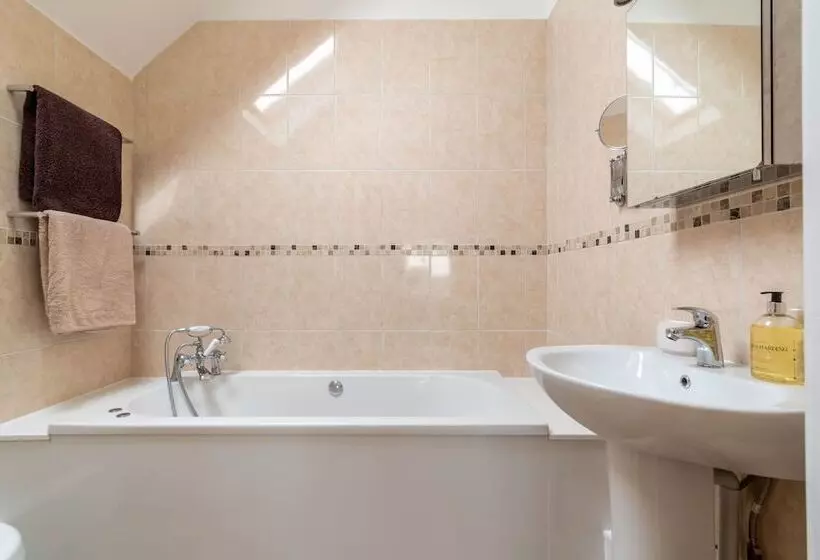 Bryn Eithin Cottage Far From The Madding Crowd