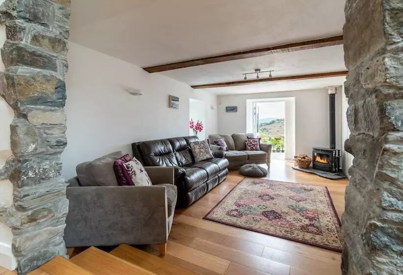 Bryn Eithin Cottage Far From The Madding Crowd