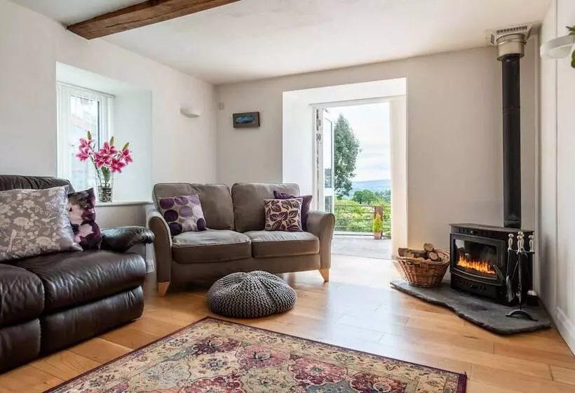 Bryn Eithin Cottage Far From The Madding Crowd