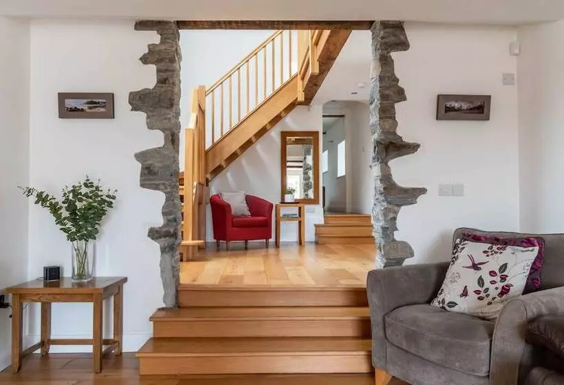 Bryn Eithin Cottage Far From The Madding Crowd