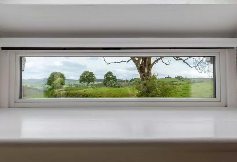 Bryn Eithin Cottage Far From The Madding Crowd