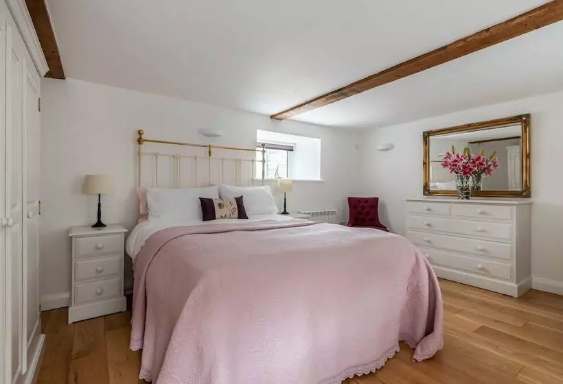 Bryn Eithin Cottage Far From The Madding Crowd