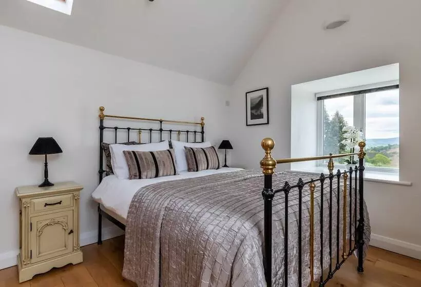 Bryn Eithin Cottage Far From The Madding Crowd