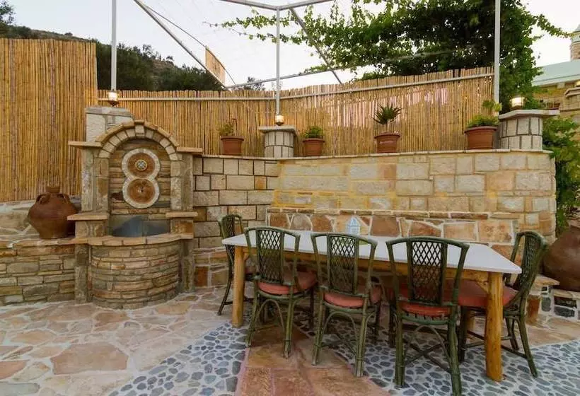 Nikolas Villas Kamilari