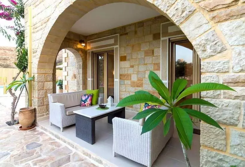 Nikolas Villas Kamilari