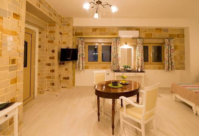 Nikolas Villas Kamilari