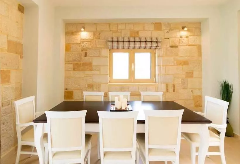 Nikolas Villas Kamilari