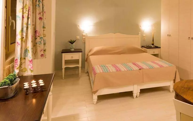 Nikolas Villas Kamilari