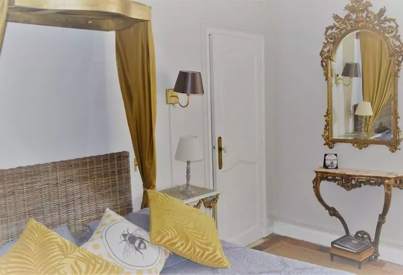 Pensão Le Petit Chateau De Sainte Colombe