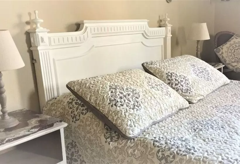 Pensão Le Petit Chateau De Sainte Colombe