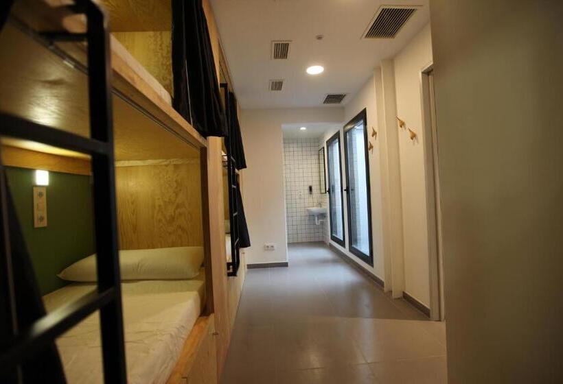 Az The Botanic Hostel