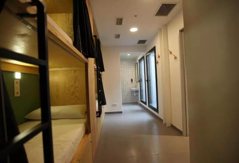 Az The Botanic Hostel