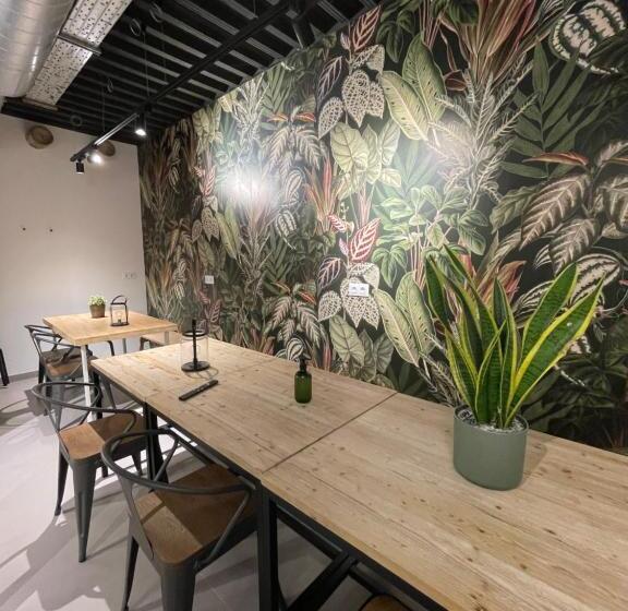 Az The Botanic Hostel