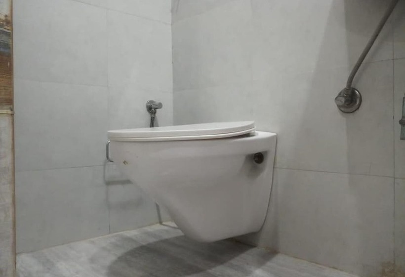 Gracious By Vishesh Hotels & Home Stay